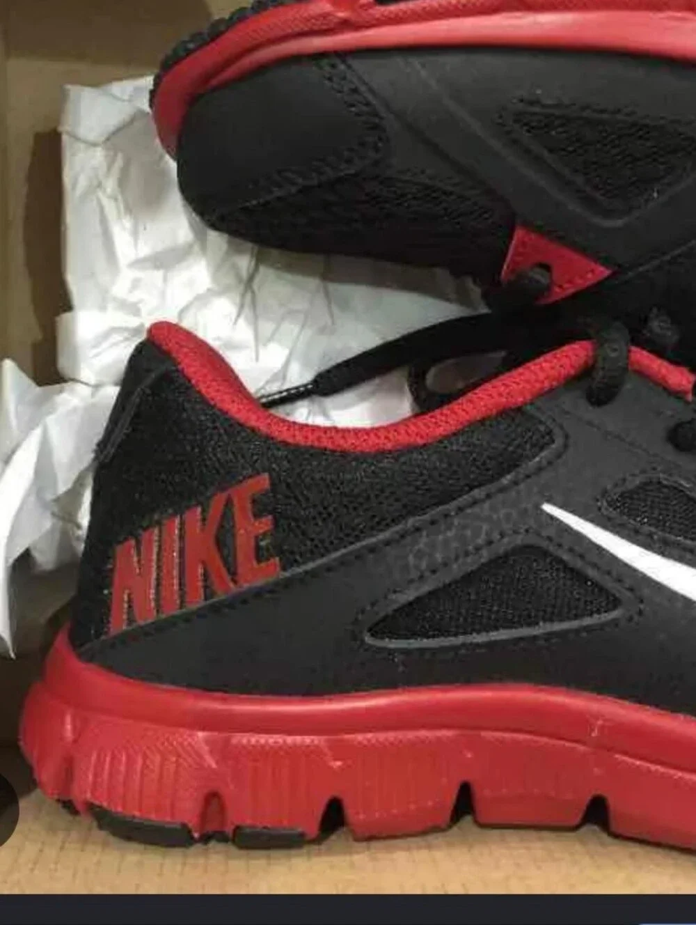 Nike Men's Black & Red Running Sneakers
